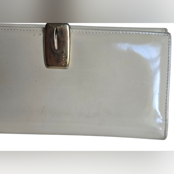 Gucci Vintage Patent Leather Nude Wallet with Gold Accent Clasp - Picture 13 of 16